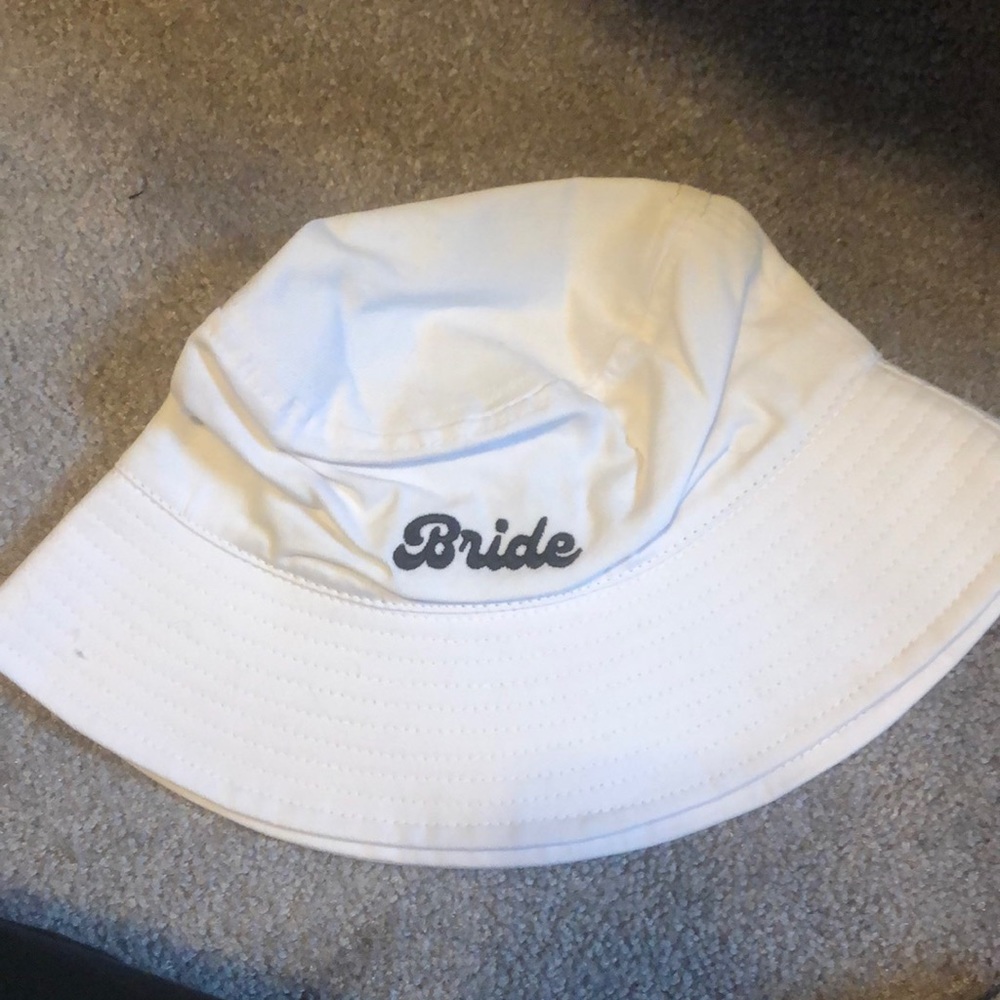 Bride bucket hat never used